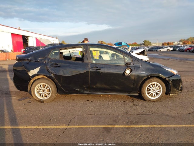 JTDKARFU8H3044567 Toyota Prius Three