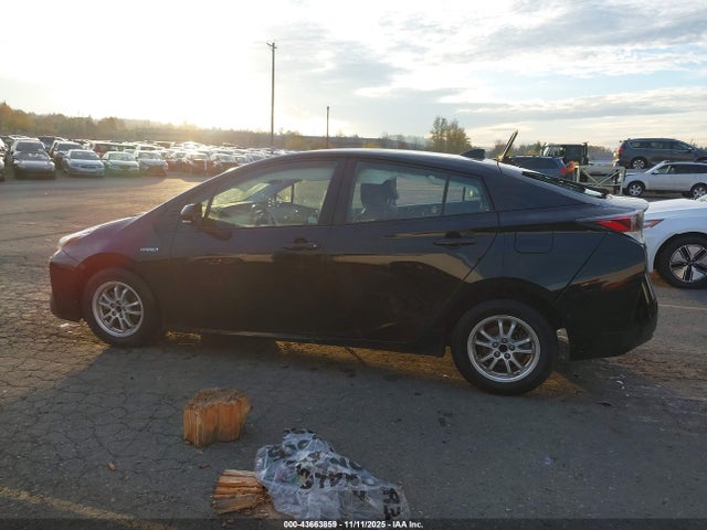 JTDKARFU8H3044567 Toyota Prius Three