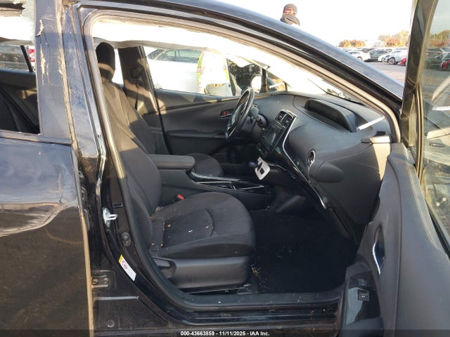 JTDKARFU8H3044567 Toyota Prius Three