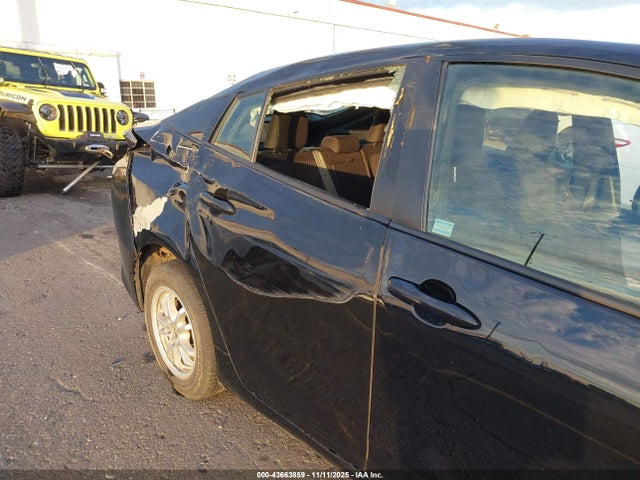 JTDKARFU8H3044567 Toyota Prius Three