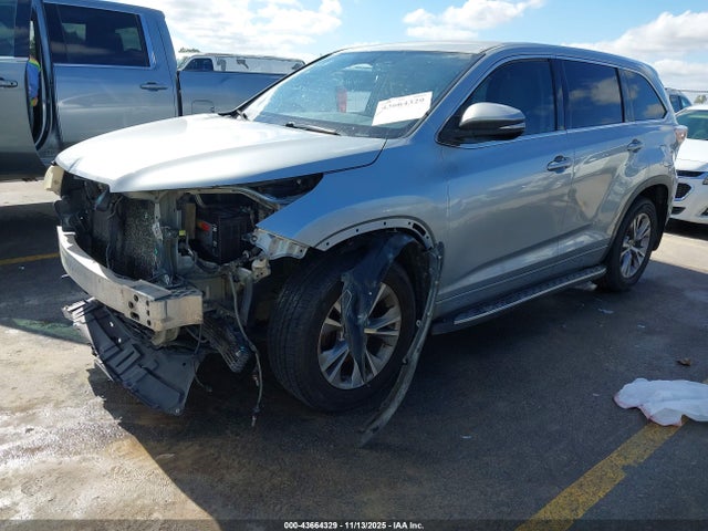 5TDZKRFH2GS131831 Toyota Highlander Le Plus V6