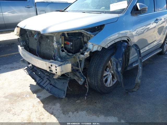 5TDZKRFH2GS131831 Toyota Highlander Le Plus V6