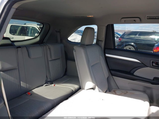 5TDZKRFH2GS131831 Toyota Highlander Le Plus V6