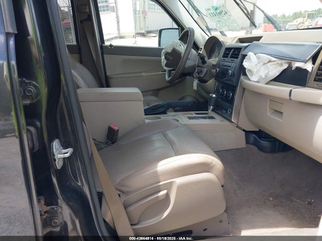 43664814 :رقم المزاد ، 1J4PP2GK8AW102801 vin ، 2010 Jeep Liberty Sport مزاد بيع