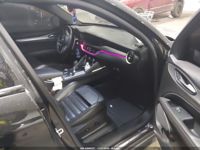 2018 ALFA ROMEO STELVIO ZASFAKNNXJ7B82474 Photo 4