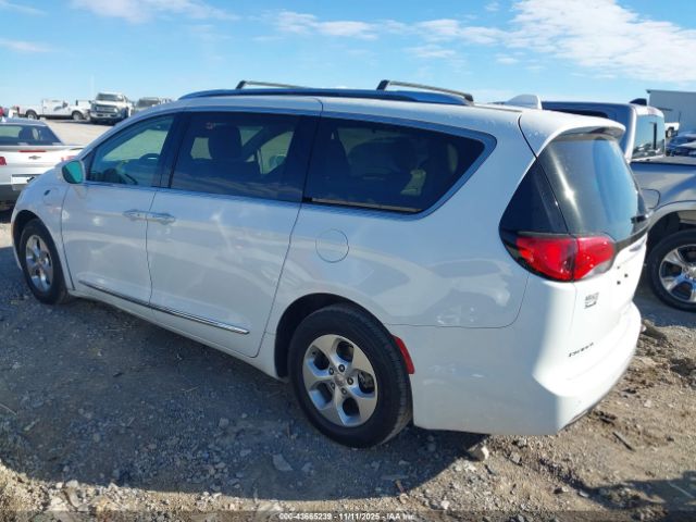 2018 CHRYSLER PACIFICA HYBRID 2C4RC1L70JR163624 Photo 2