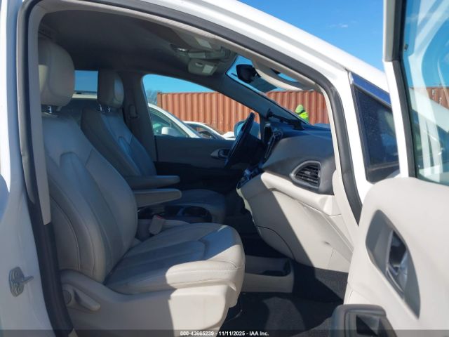 2018 CHRYSLER PACIFICA HYBRID 2C4RC1L70JR163624 Photo 4