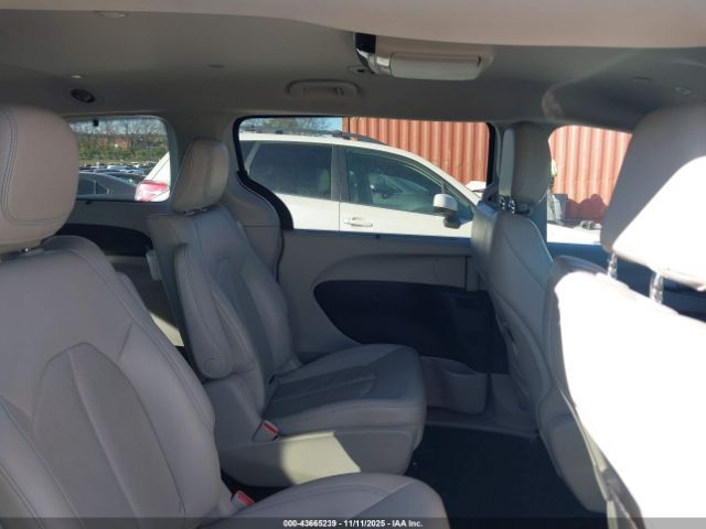 2018 CHRYSLER PACIFICA HYBRID 2C4RC1L70JR163624 Photo 7