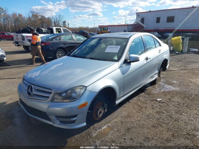 2013 MERCEDES-BENZ C 250 WDDGF4HB0DR270539 Photo 1