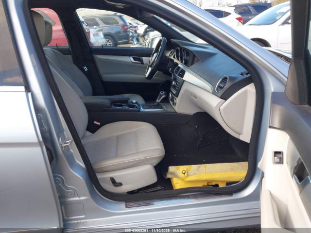 2013 MERCEDES-BENZ C 250 WDDGF4HB0DR270539 Photo 4