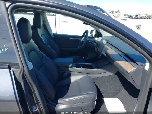 2023 TESLA MODEL Y 7SAYGAEE1PF769999 Photo 4