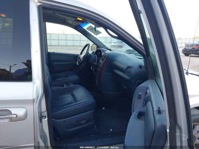 2001 CHRYSLER TOWN & COUNTRY 2C4GP54L31R316687 Photo 4