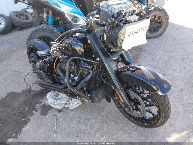 2021 HARLEY-DAVIDSON FLTRXS 1HD1KTP13MB675929