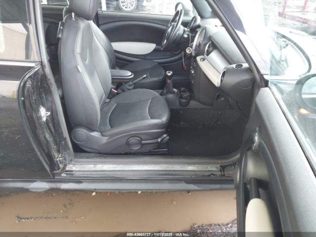 2011 MINI COOPER CLUBMAN WMWZF3C57BTX81791 Photo 4