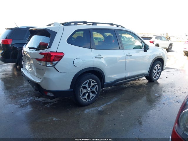 Subaru Forester Premium 2023 JF2SKADC3PH411001 Image 4