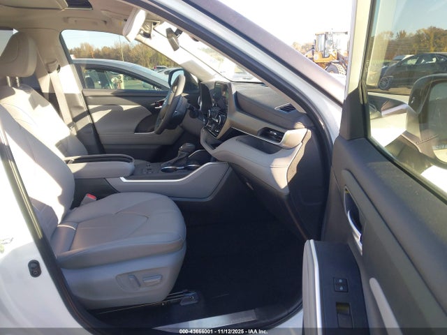 2024 TOYOTA HIGHLANDER 5TDKDRAH4RS533999 Photo 4