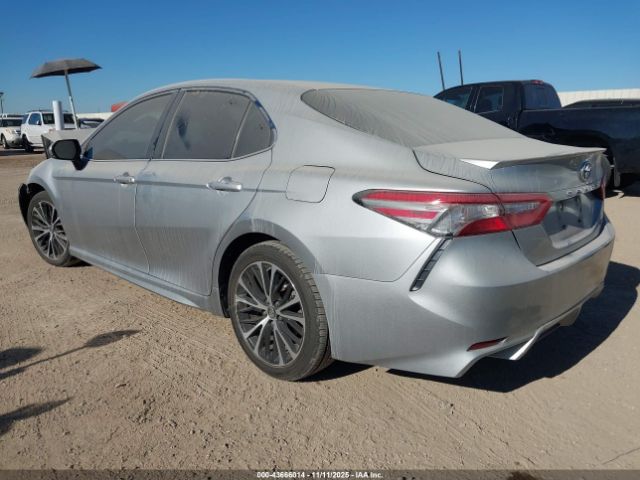 2018 TOYOTA CAMRY 4T1B11HK7JU136455 Photo 2