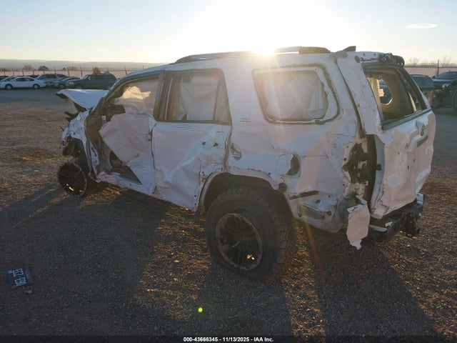 2016 TOYOTA 4RUNNER JTEBU5JR8G5289936 Photo 2