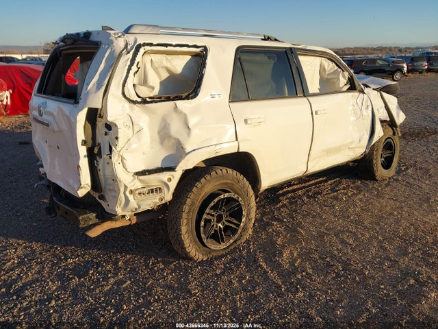 2016 TOYOTA 4RUNNER JTEBU5JR8G5289936 Photo 3