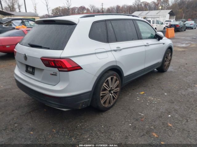 2018 VOLKSWAGEN TIGUAN 3VV0B7AX3JM078075 Photo 3