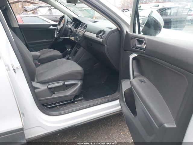 2018 VOLKSWAGEN TIGUAN 3VV0B7AX3JM078075 Photo 4