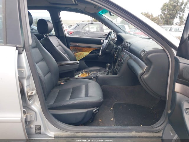 1999 AUDI A4 WAUCB28D4XA046068 Photo 4