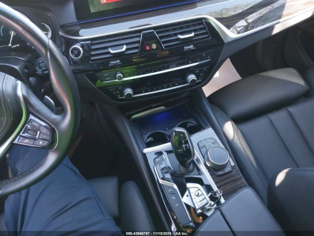 2019 BMW 530E WBAJA9C54KB388402 Photo 10