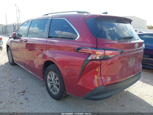 2021 TOYOTA SIENNA 5TDKRKEC8MS052010 Photo 2