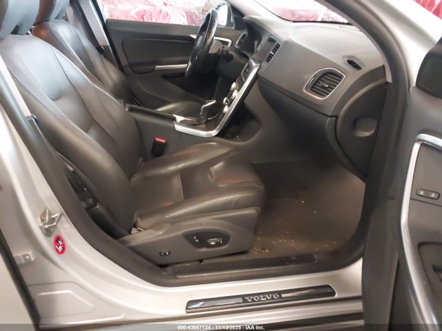 YV126MFKXG2409199 Volvo S60 T5 Drive-e Premier