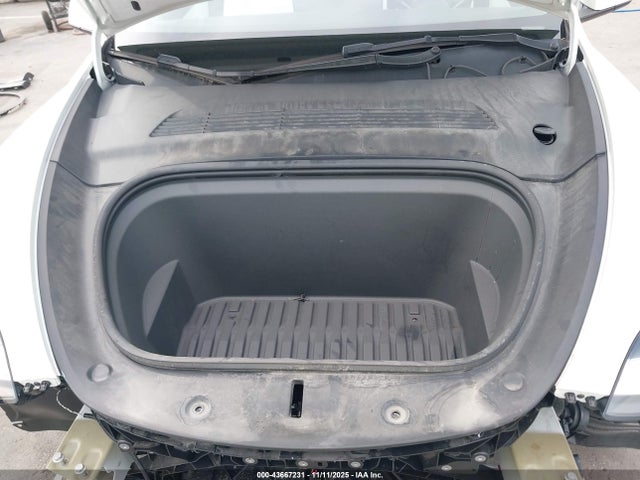 43667231 :رقم المزاد ، 5YJYGDEE3MF240404 vin ، 2021 Tesla Model Y Long Range Dual Motor All-wheel Drive مزاد بيع