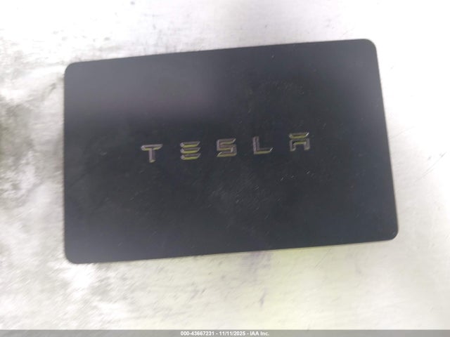 43667231 :رقم المزاد ، 5YJYGDEE3MF240404 vin ، 2021 Tesla Model Y Long Range Dual Motor All-wheel Drive مزاد بيع