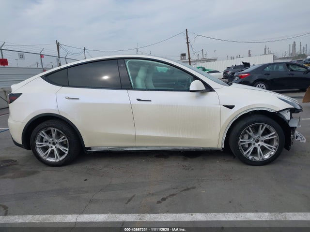 43667231 :رقم المزاد ، 5YJYGDEE3MF240404 vin ، 2021 Tesla Model Y Long Range Dual Motor All-wheel Drive مزاد بيع