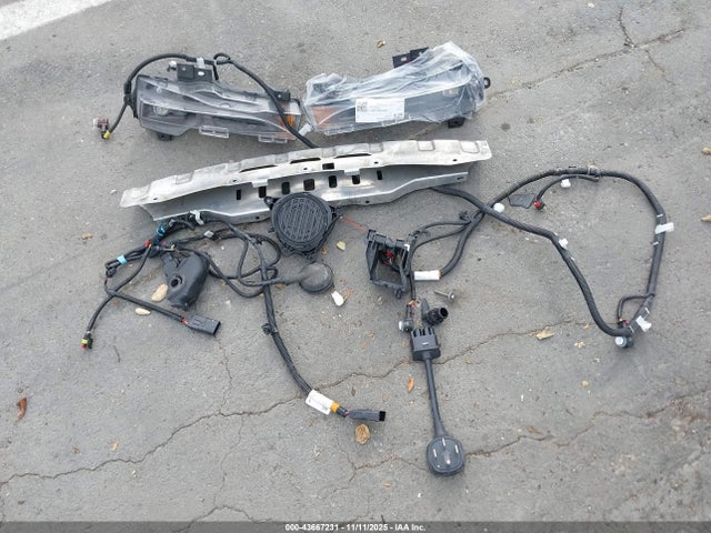 43667231 :رقم المزاد ، 5YJYGDEE3MF240404 vin ، 2021 Tesla Model Y Long Range Dual Motor All-wheel Drive مزاد بيع