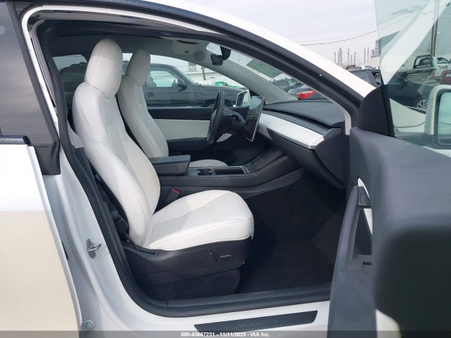 43667231 :رقم المزاد ، 5YJYGDEE3MF240404 vin ، 2021 Tesla Model Y Long Range Dual Motor All-wheel Drive مزاد بيع