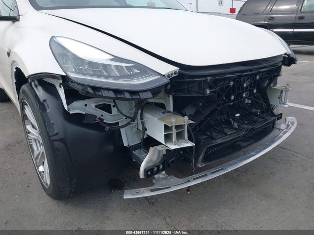 43667231 :رقم المزاد ، 5YJYGDEE3MF240404 vin ، 2021 Tesla Model Y Long Range Dual Motor All-wheel Drive مزاد بيع