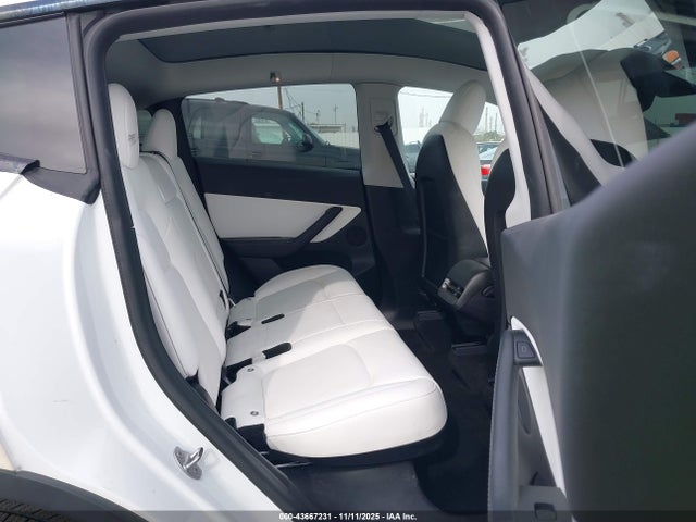 43667231 :رقم المزاد ، 5YJYGDEE3MF240404 vin ، 2021 Tesla Model Y Long Range Dual Motor All-wheel Drive مزاد بيع