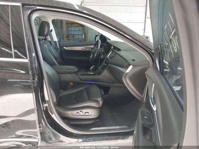 2017 CADILLAC XT5 1GYKNDRS2HZ169766 Photo 4