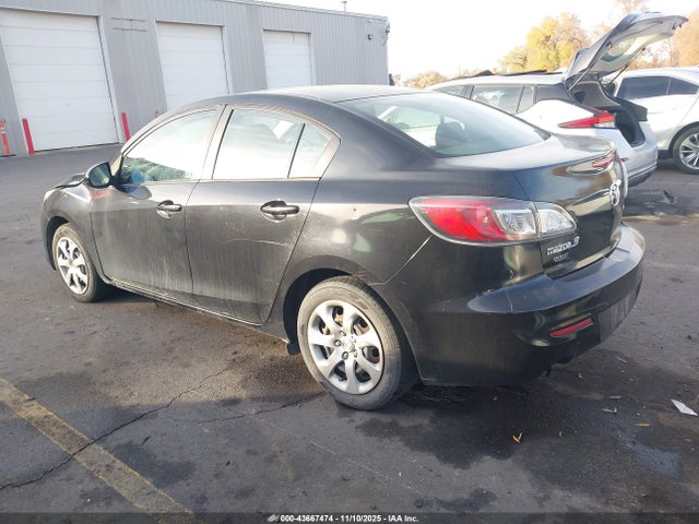 2013 MAZDA MAZDA3 JM1BL1U86D1703978 Photo 2