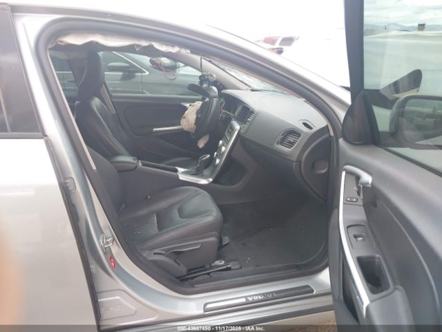 2017 VOLVO S60 YV126MFL5H2421433 Photo 4