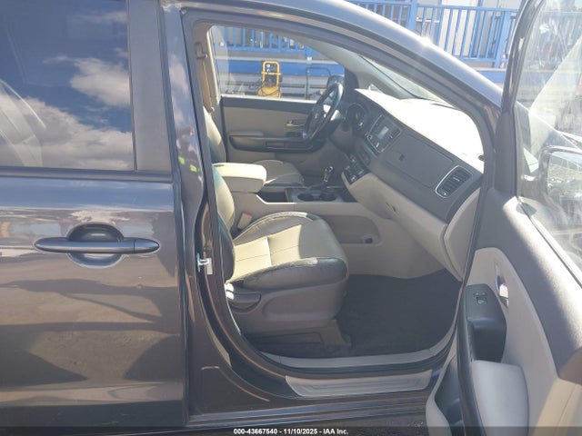 KNDMB5C12G6215643 KIA SEDONA LX