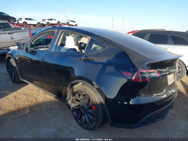 2022 TESLA MODEL Y 7SAYGDEF5NF510438 Photo 2