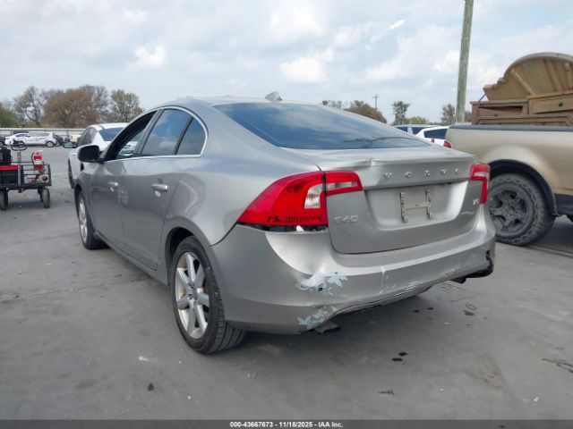 2016 VOLVO S60 YV126MFK3G1394731 Photo 2