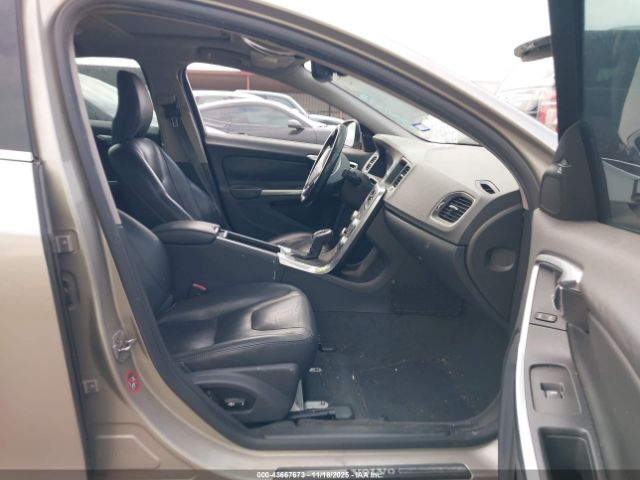 2016 VOLVO S60 YV126MFK3G1394731 Photo 4