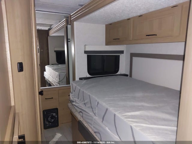 Ford E-450 Cutaway 2025 1FDXE4FN5SDD04202 Image 12