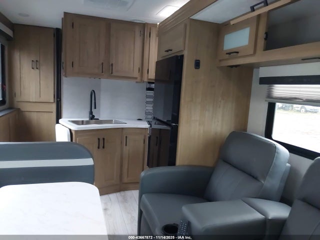 Ford E-450 Cutaway 2025 1FDXE4FN5SDD04202 Image 8