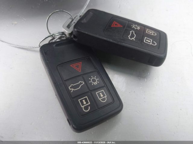 2016 VOLVO XC60 YV449MRM1G2894896 Photo 10