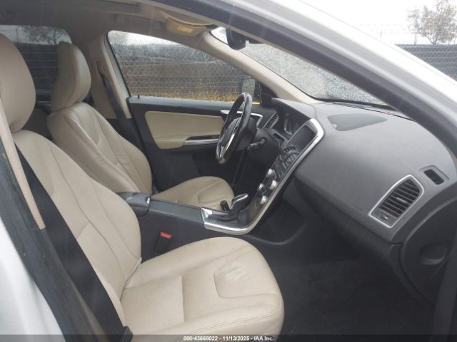 2016 VOLVO XC60 YV449MRM1G2894896 Photo 4