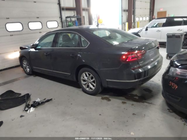 2017 VOLKSWAGEN PASSAT 1VWAT7A39HC075364 Photo 2