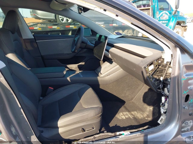 2025 TESLA MODEL 3 5YJ3E1EA6SF997953 Photo 4