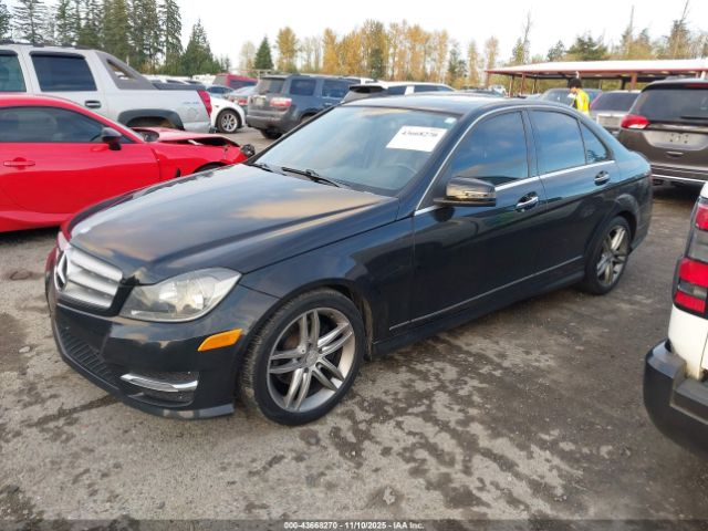2013 MERCEDES-BENZ C 250 WDDGF4HB8DR293955 Photo 1